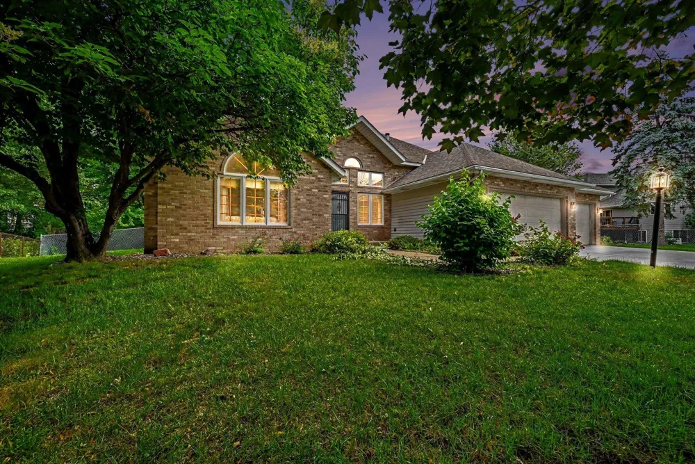 2522 S Windsor Lane Woodbury, MN 55125