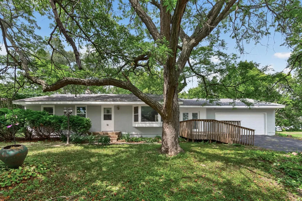 31 Demont Avenue E Little Canada, MN 55117