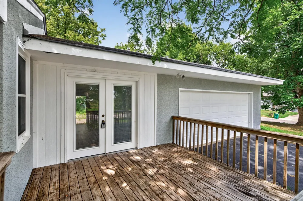 31 Demont Avenue E Little Canada, MN 55117