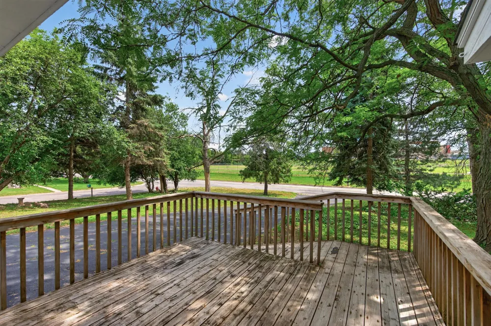 31 Demont Avenue E Little Canada, MN 55117