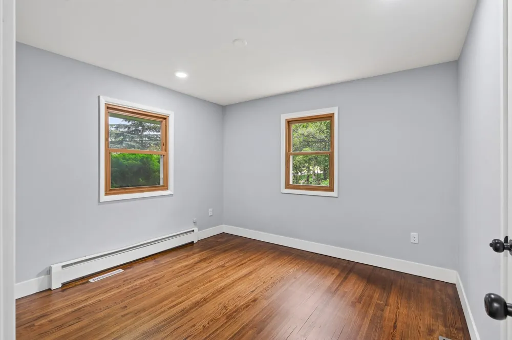 31 Demont Avenue E Little Canada, MN 55117