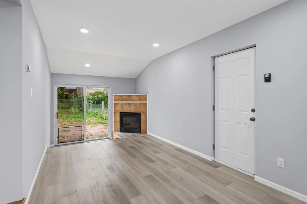 31 Demont Avenue E Little Canada, MN 55117