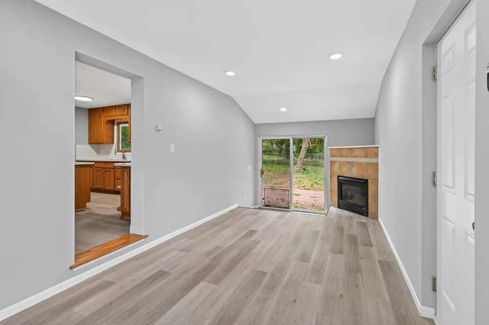 31 Demont Avenue E Little Canada, MN 55117