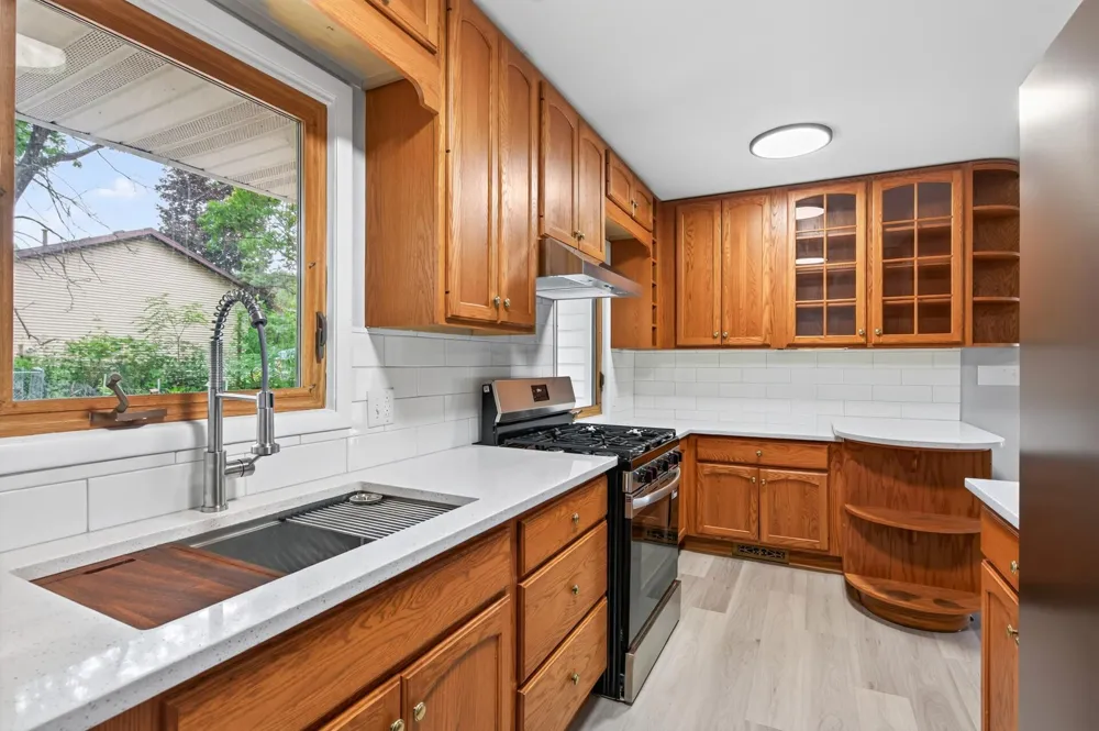 31 Demont Avenue E Little Canada, MN 55117