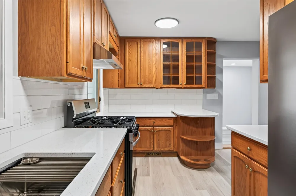31 Demont Avenue E Little Canada, MN 55117