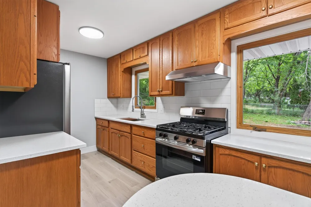 31 Demont Avenue E Little Canada, MN 55117