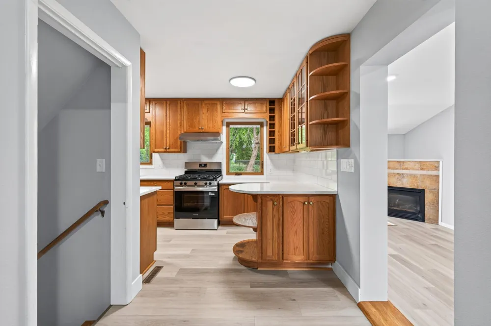 31 Demont Avenue E Little Canada, MN 55117