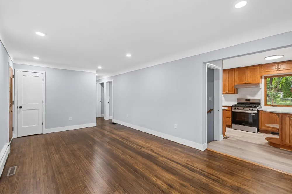 31 Demont Avenue E Little Canada, MN 55117