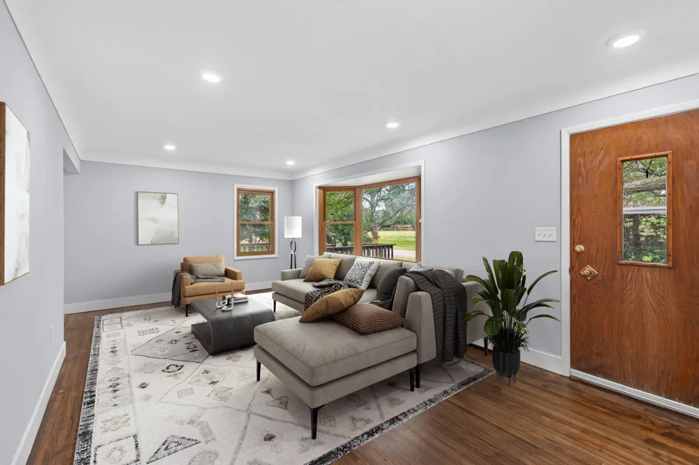 31 Demont Avenue E Little Canada, MN 55117
