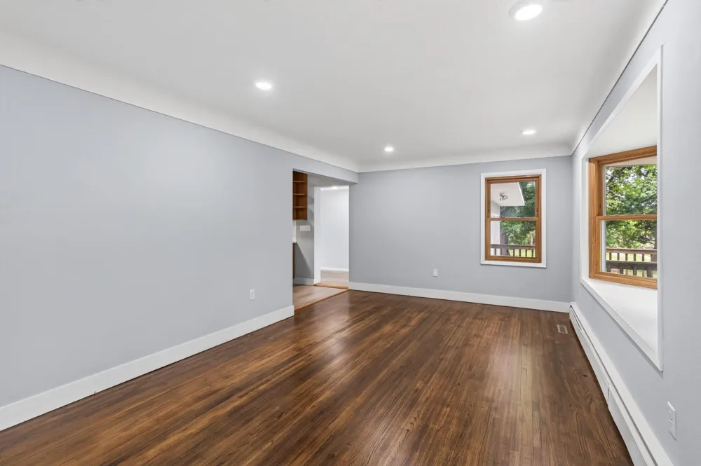 31 Demont Avenue E Little Canada, MN 55117