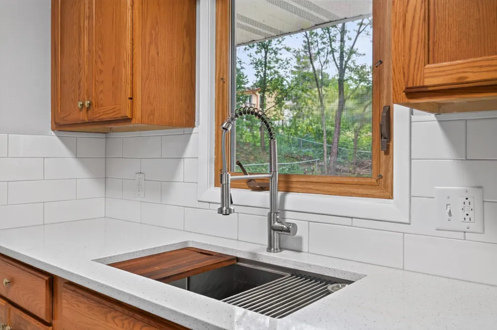 31 Demont Avenue E Little Canada, MN 55117