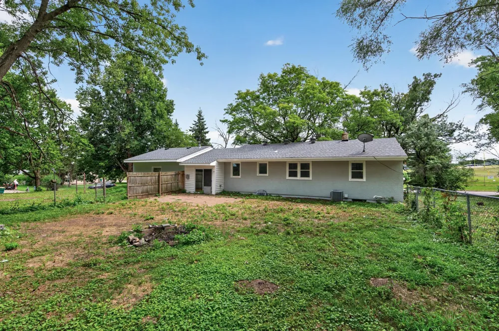 31 Demont Avenue E Little Canada, MN 55117