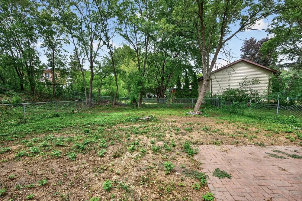 31 Demont Avenue E Little Canada, MN 55117