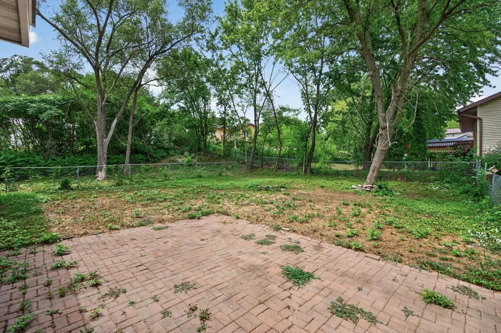 31 Demont Avenue E Little Canada, MN 55117