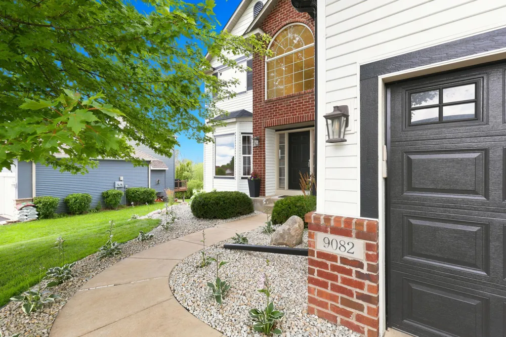 9082 Glenborough Drive Elko New Market, MN 55020
