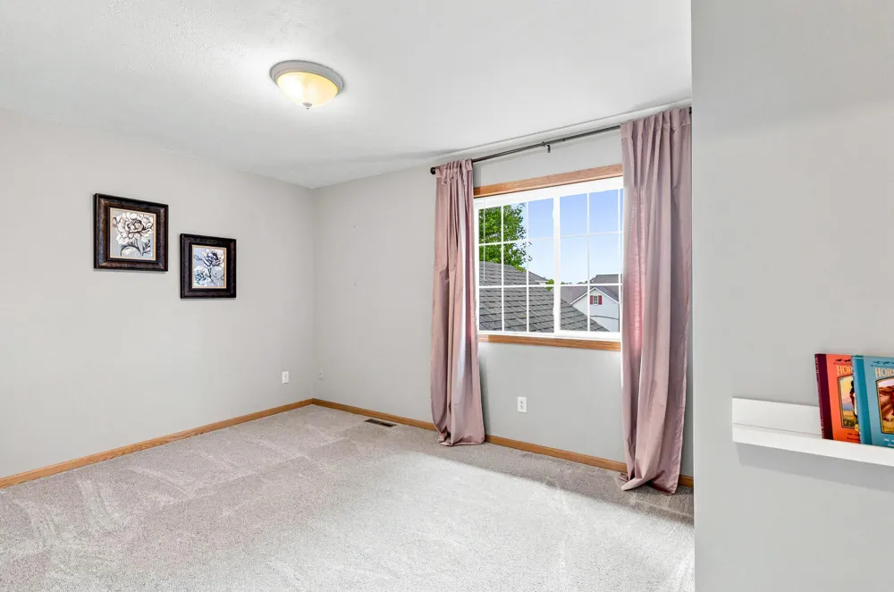 9082 Glenborough Drive Elko New Market, MN 55020