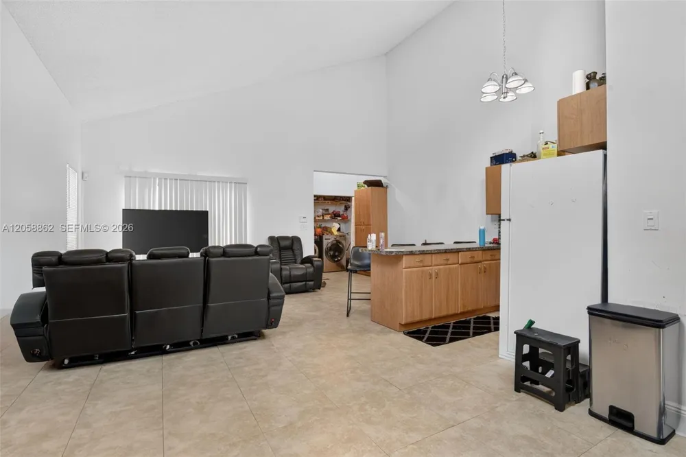2422 NW 55th Ter Lauderhill, FL 33313