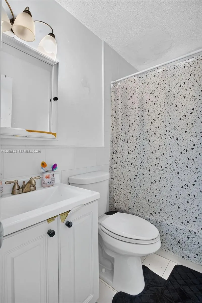 2422 NW 55th Ter Lauderhill, FL 33313