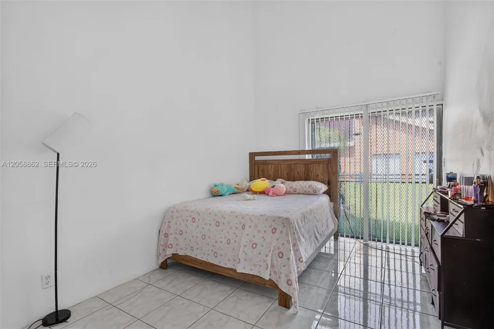 2422 NW 55th Ter Lauderhill, FL 33313