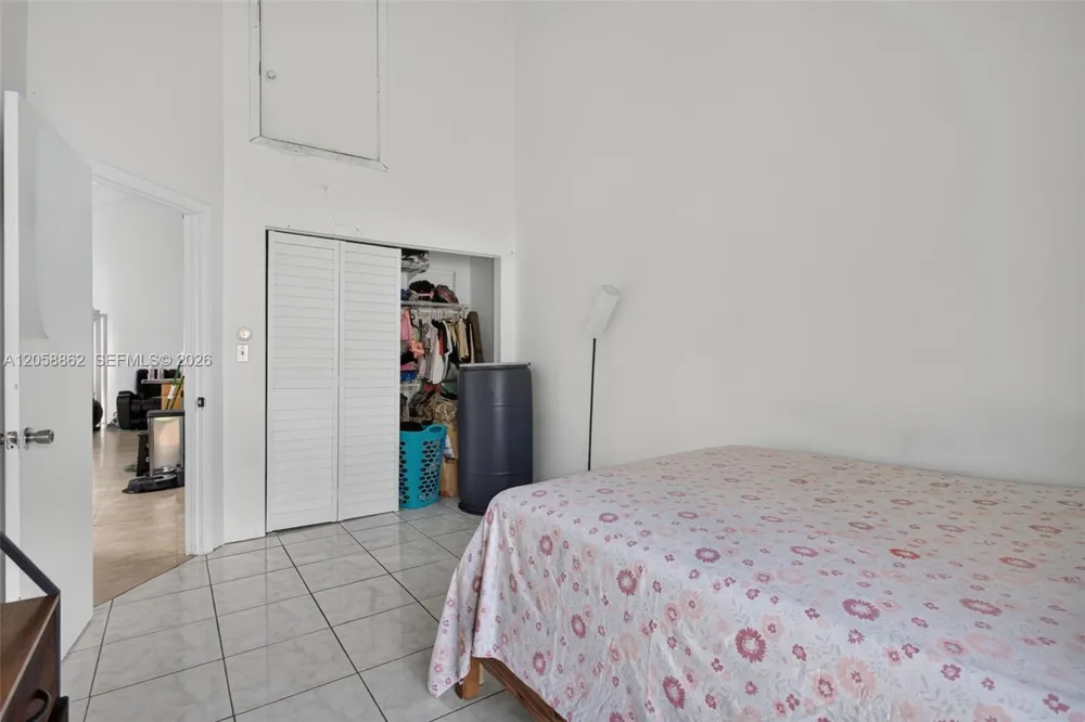 2422 NW 55th Ter Lauderhill, FL 33313