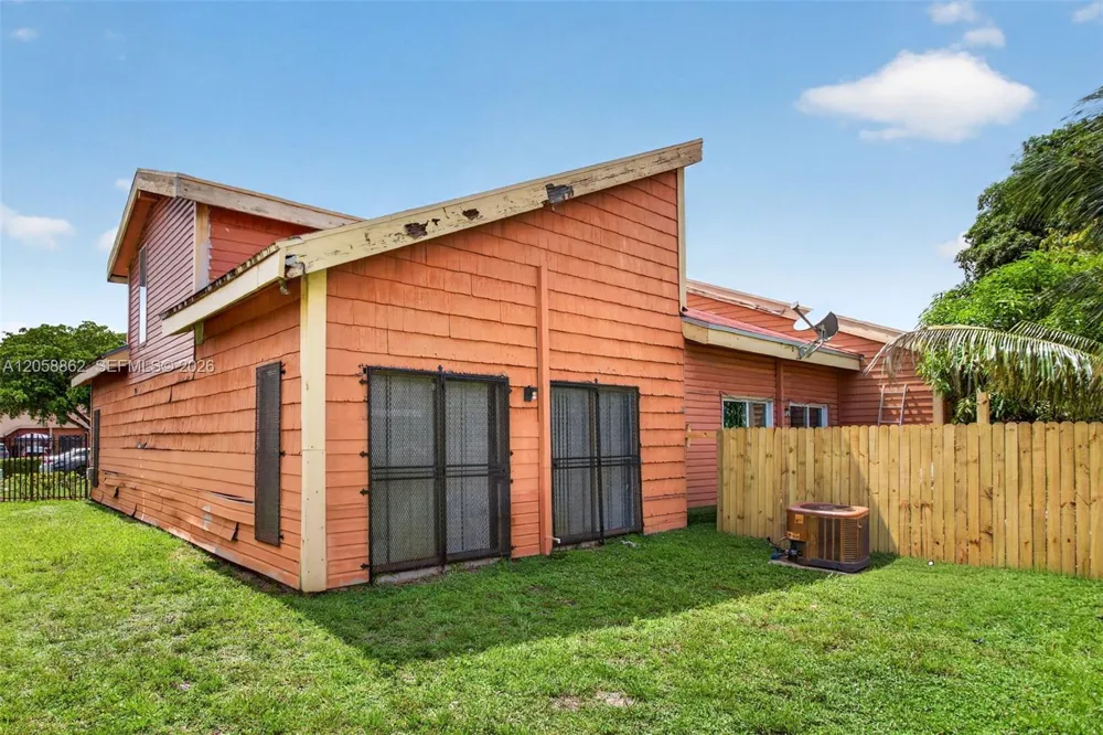 2422 NW 55th Ter Lauderhill, FL 33313