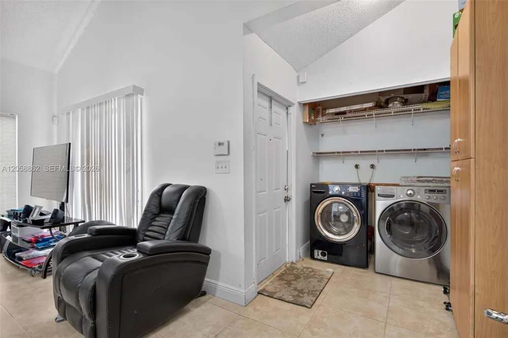 2422 NW 55th Ter Lauderhill, FL 33313