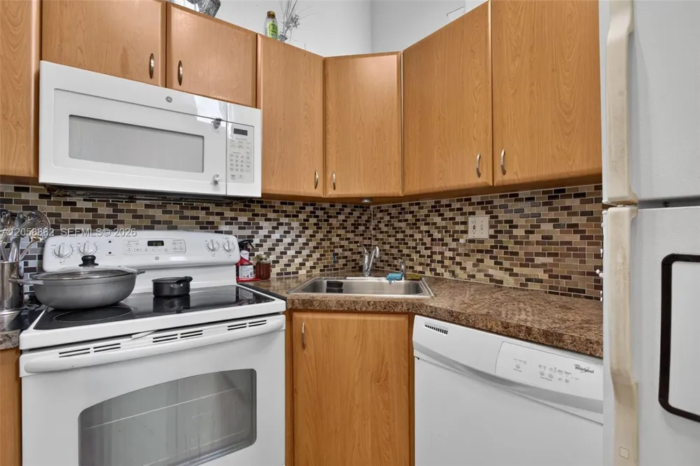2422 NW 55th Ter Lauderhill, FL 33313