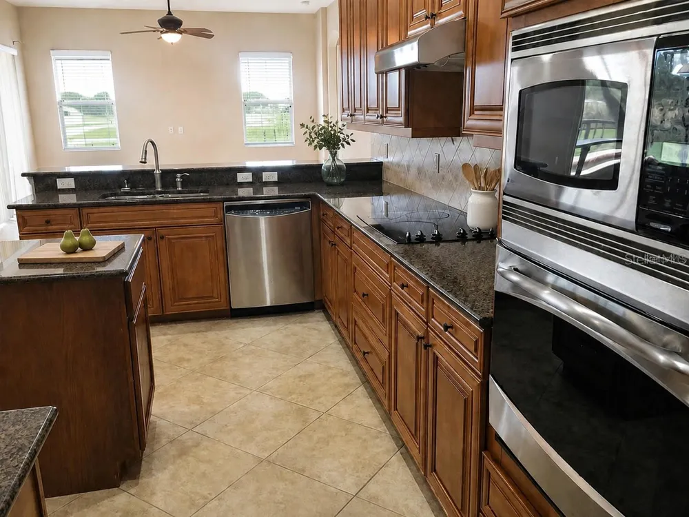 5570 ROCK DOVE DRIVE Sarasota, FL 34241