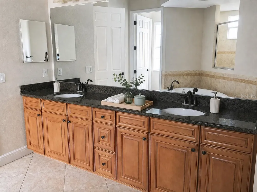 5570 ROCK DOVE DRIVE Sarasota, FL 34241