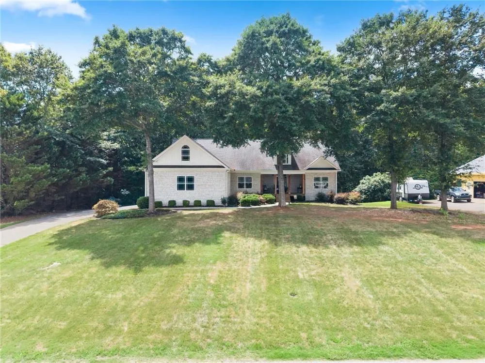 860 Lakeview Drive Commerce, GA 30529