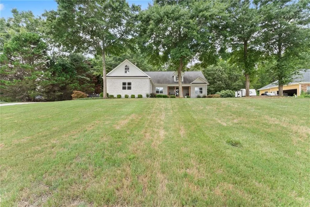 860 Lakeview Drive Commerce, GA 30529