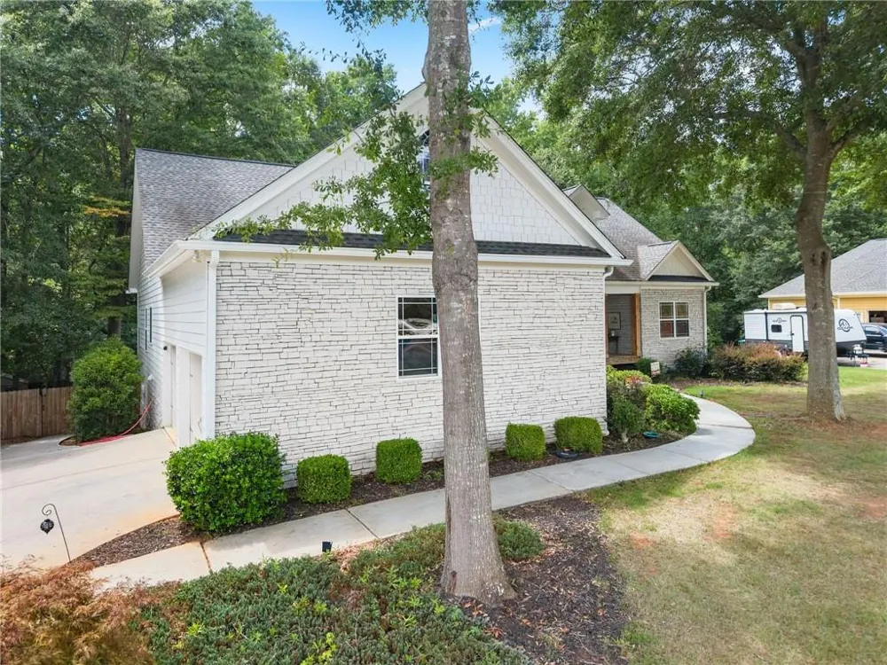 860 Lakeview Drive Commerce, GA 30529