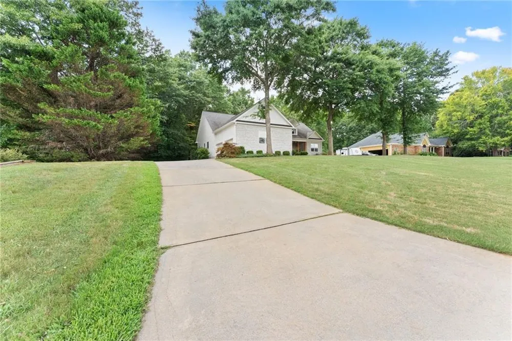 860 Lakeview Drive Commerce, GA 30529