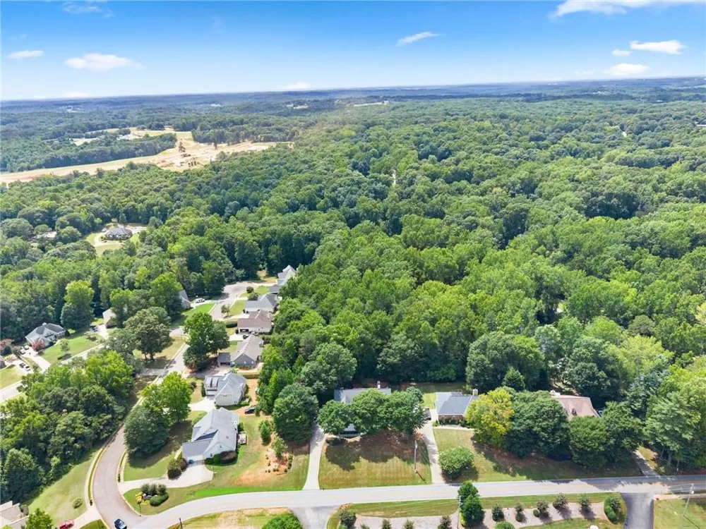 860 Lakeview Drive Commerce, GA 30529