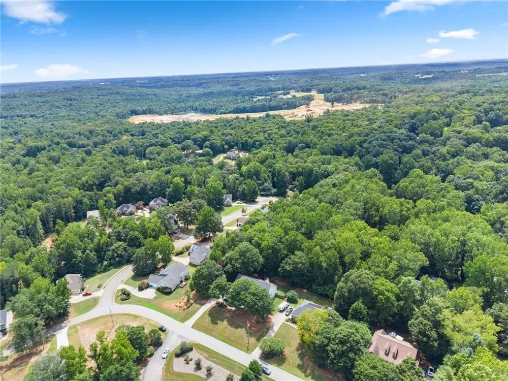 860 Lakeview Drive Commerce, GA 30529