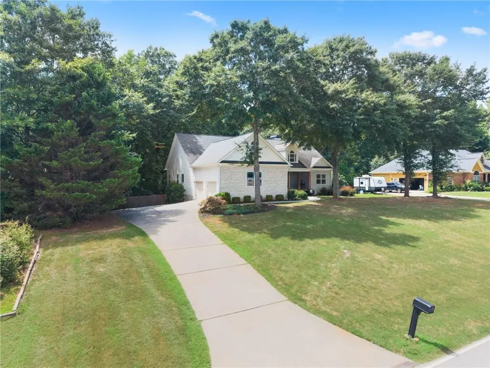 860 Lakeview Drive Commerce, GA 30529