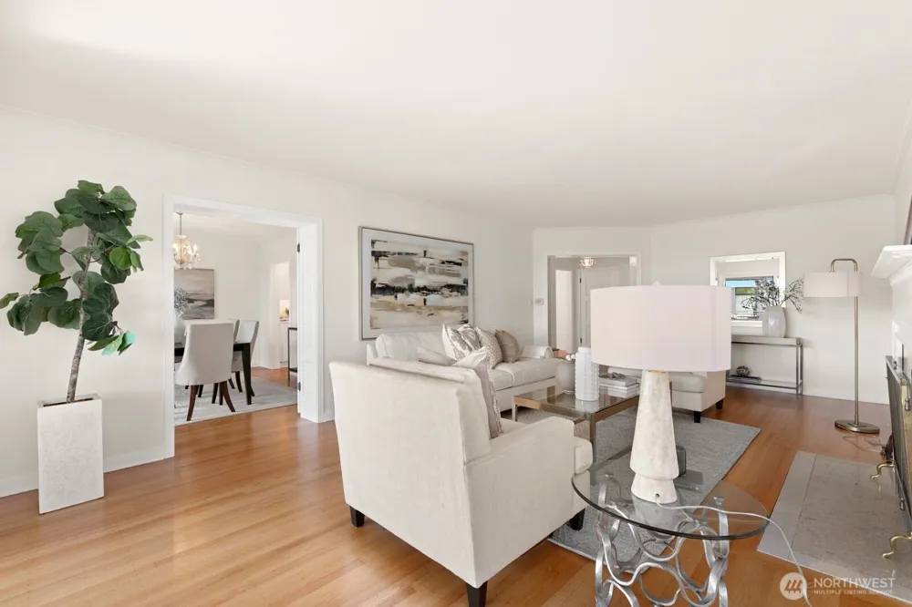 2527 Westmont Way W Seattle, WA 98199