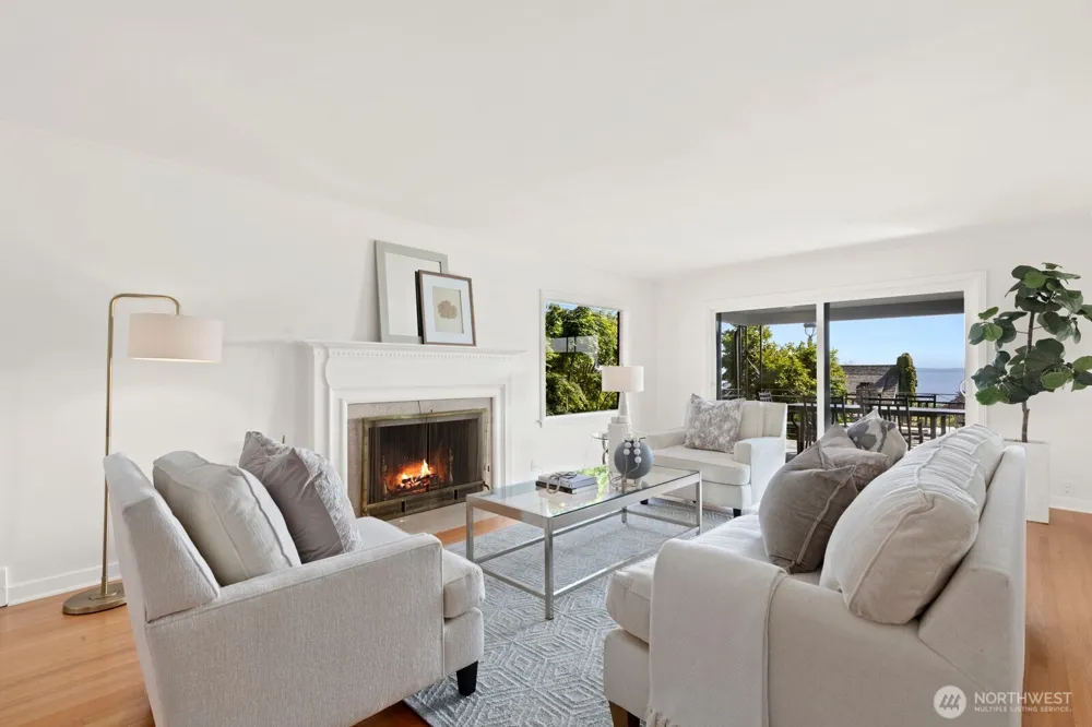 2527 Westmont Way W Seattle, WA 98199