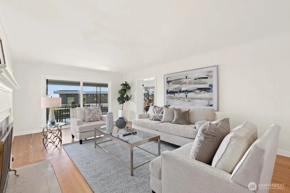 2527 Westmont Way W Seattle, WA 98199