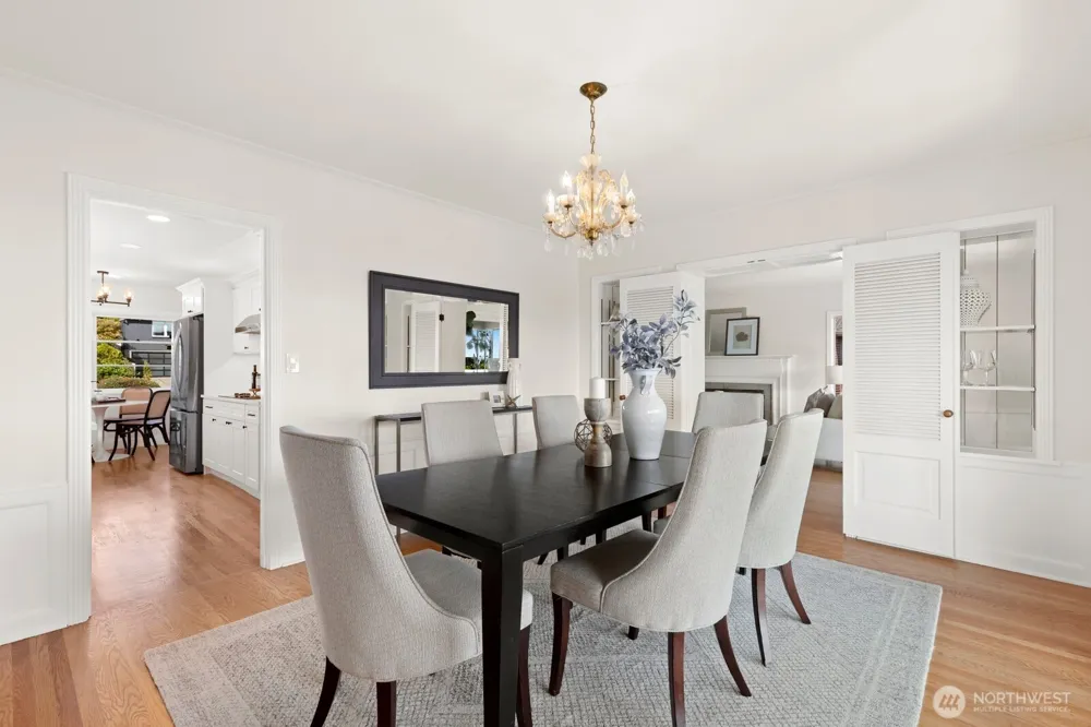 2527 Westmont Way W Seattle, WA 98199