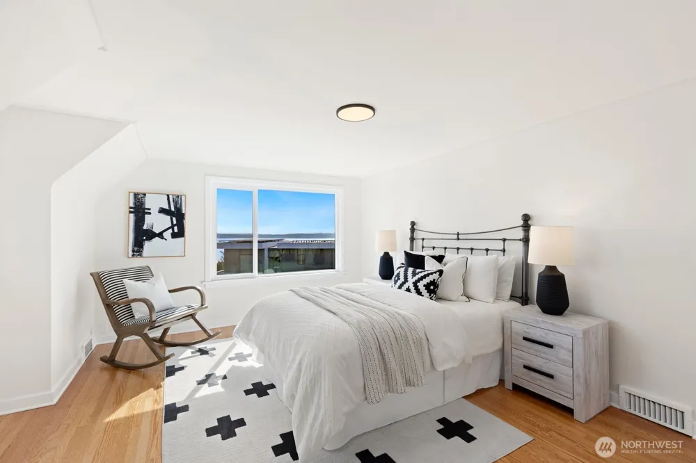 2527 Westmont Way W Seattle, WA 98199