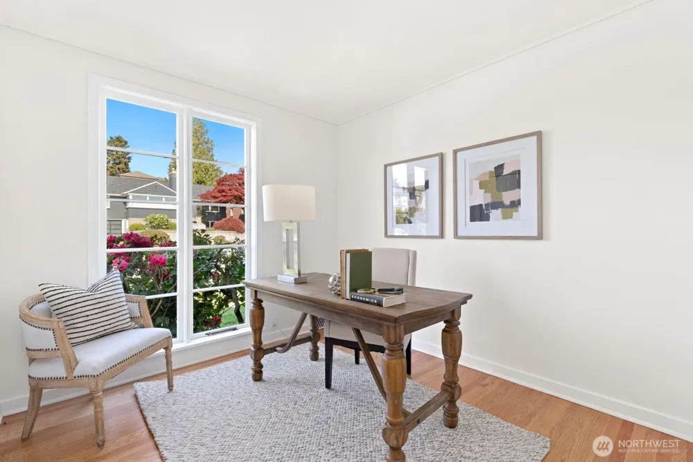 2527 Westmont Way W Seattle, WA 98199