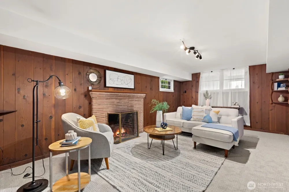 2527 Westmont Way W Seattle, WA 98199
