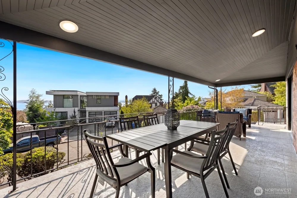 2527 Westmont Way W Seattle, WA 98199