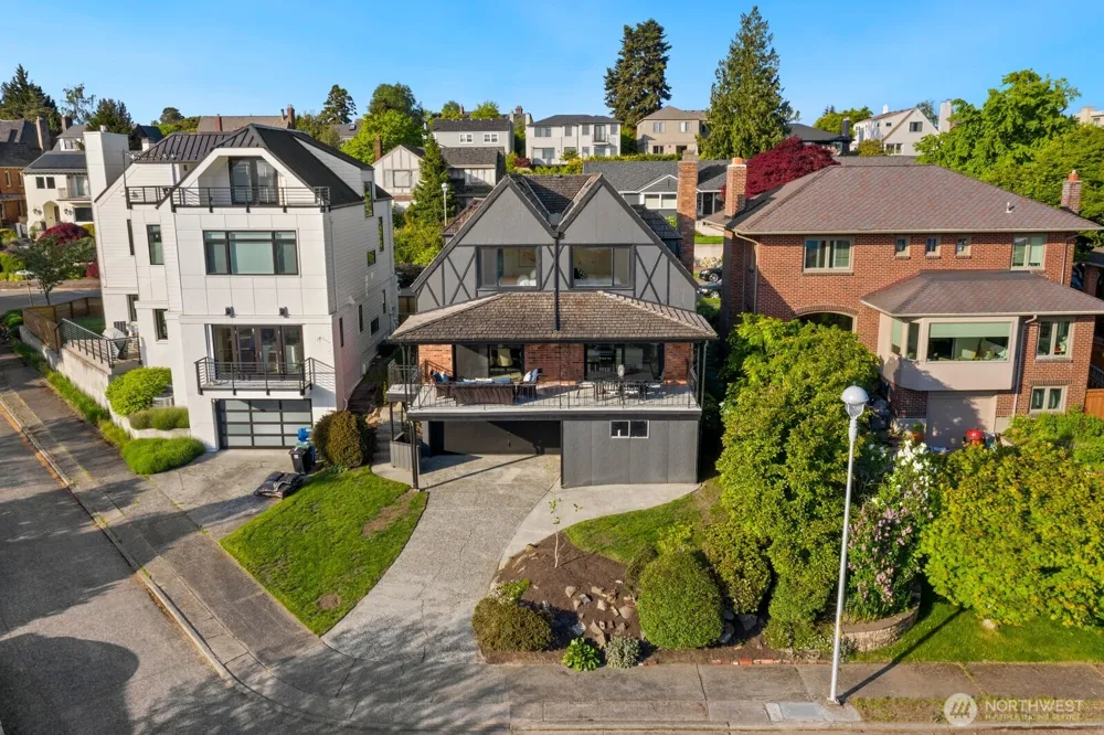 2527 Westmont Way W Seattle, WA 98199