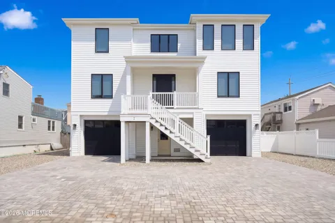 2 E 15th Street
