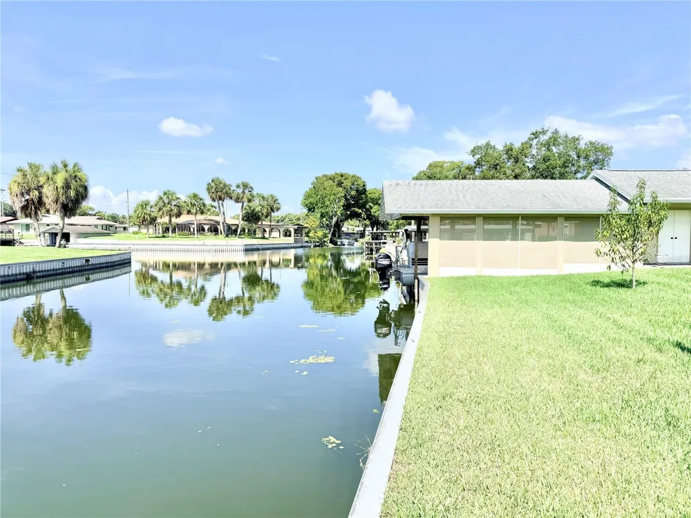305 W DELAWARE STREET Tavares, FL 32778