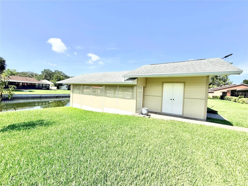 305 W DELAWARE STREET Tavares, FL 32778