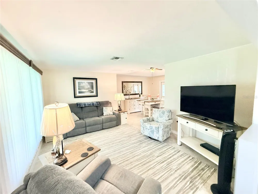 305 W DELAWARE STREET Tavares, FL 32778