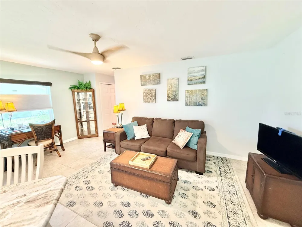 305 W DELAWARE STREET Tavares, FL 32778